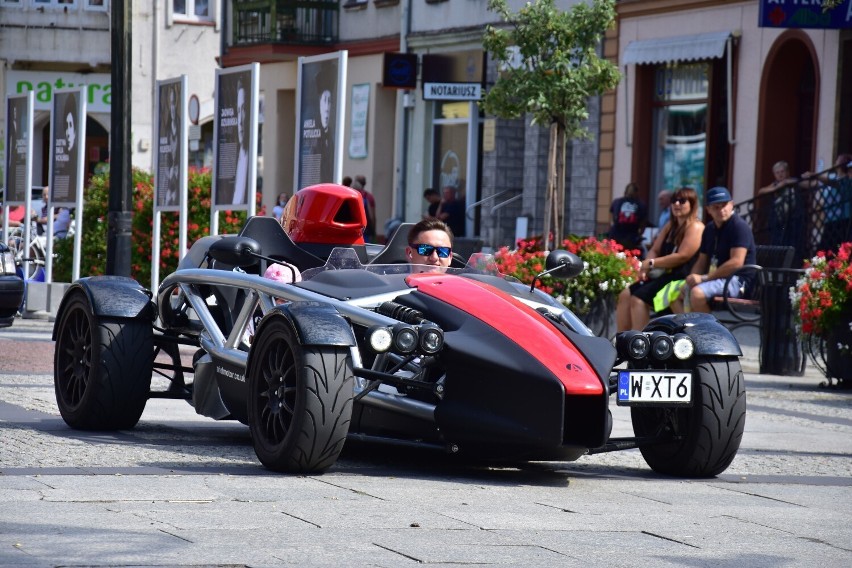 Zlot Cabrio Poland 2021 w Żninie. Prezentacja pojazdów na...