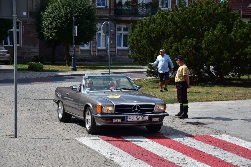 Zlot Cabrio Poland 2021 w Żninie. Prezentacja pojazdów na...