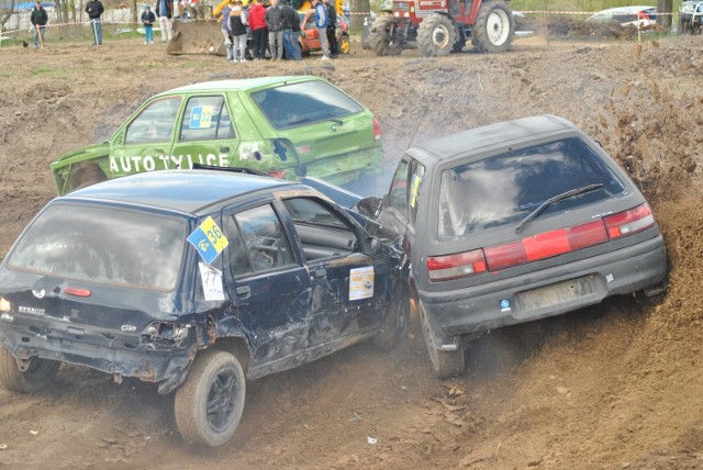 Wyścig Wrak Race koło Brodnicy [ZDJĘCIA]