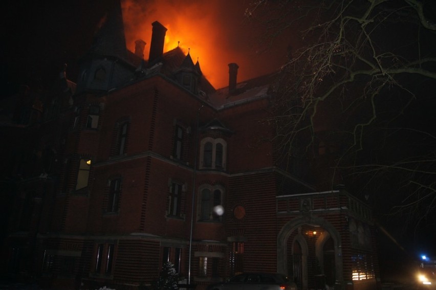 9 rocznica pożaru pałacu w Wąsowie. ZOBACZ ZDJĘCIA z akcji w 2011 r.