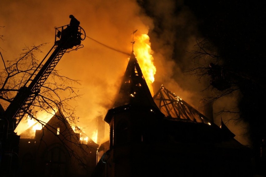 9 rocznica pożaru pałacu w Wąsowie. ZOBACZ ZDJĘCIA z akcji w 2011 r.