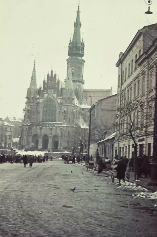 Fotografia z 1940 roku przedstawiająca piękny kościół św. Józefa na krakowskim Podgórzu.