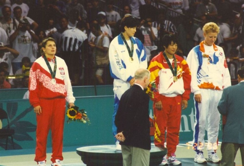 Aneta Szczepańska z Włocławka - pierwsza z lewej - na podium...