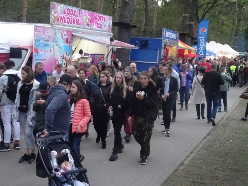 MajOSTaszki 2020 odwołane. Zobacz, jak było przed rokiem. Tysiące osób na Piaskach ZDJĘCIA