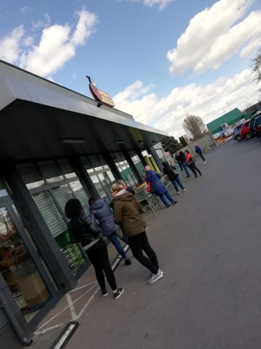 Wracają obostrzenia w sklepach. Czy w Wągrowcu znów pojawią się kolejki przed sklepami?