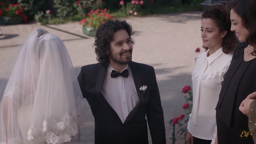 "Elif" odcinek 913. Suknia ślubna Süreyyi zachwyciła widzów. Czy Kerem i Süreyya będą jeszcze razem?