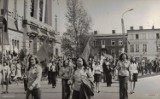 Pochody pierwszomajowe przy ul. 1 Maja w Jeleniej Górze. Największe święto PRL na zdjęciach