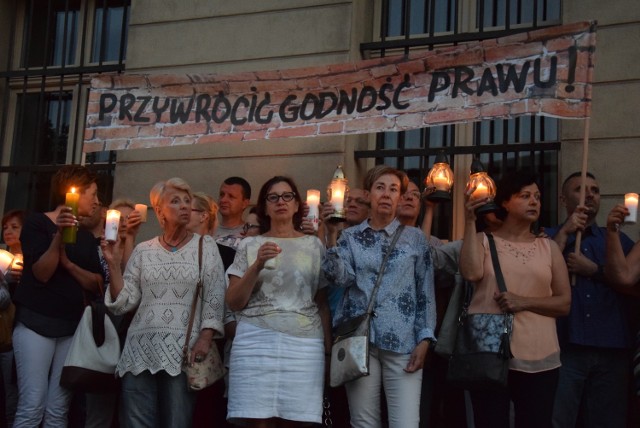 Protest w Kaliszu. Po raz drugi manifestowali w obronie niezależności sądów