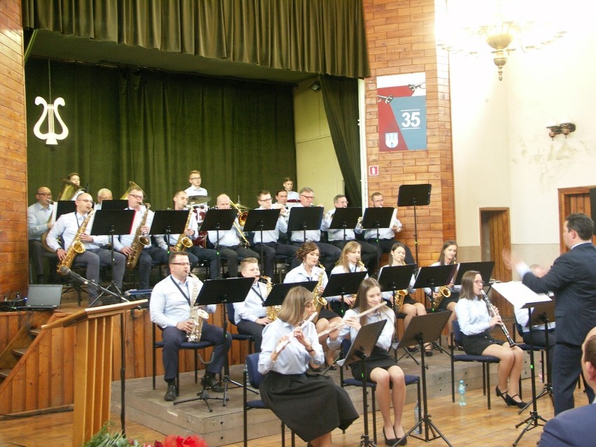 SULMIERZYCE: Huczny jubileusz 35-lecia istnienia Sulmierzyckiej Orkiestry Dętej