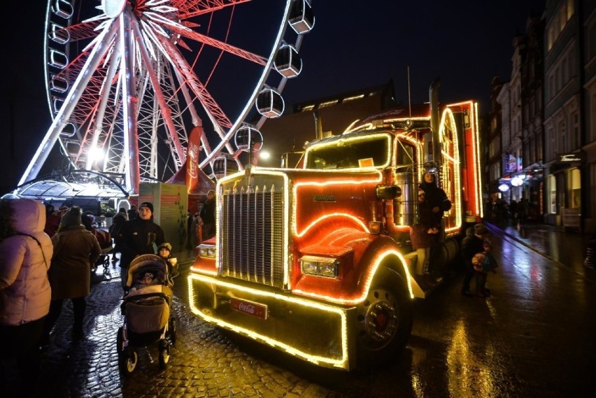 Od sześciu lat na trasie mikołajowego konwoju firmy...