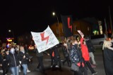 Protest kobiet w Rumi. Dźwięk klaksonów i marsz mieszkańców ulicami miasta [WIDEO, ZDJĘCIA]
