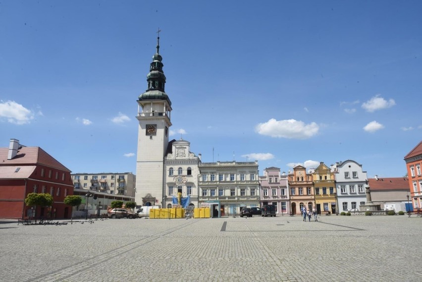 Elementem dominującym budynku jest siedmiokondygnacyjna...