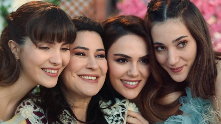 "Üç Kız Kardeş" to popularna produkcja tureckiego Kanału D....