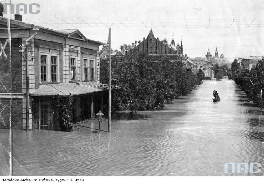 Data wydarzenia: 1903

Zalana wodą ul. Wolska. Na pierwszym...