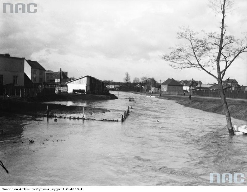 Data wydarzenia: 1935-05

Wezbrane wody rzeki zalewają...