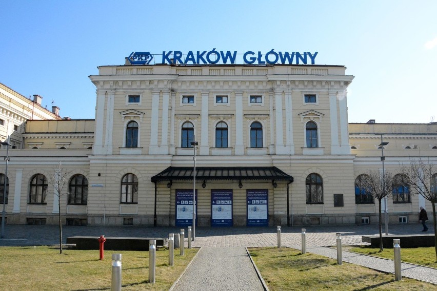 Kraków. Kiermash modowy na Dworcu Głównym