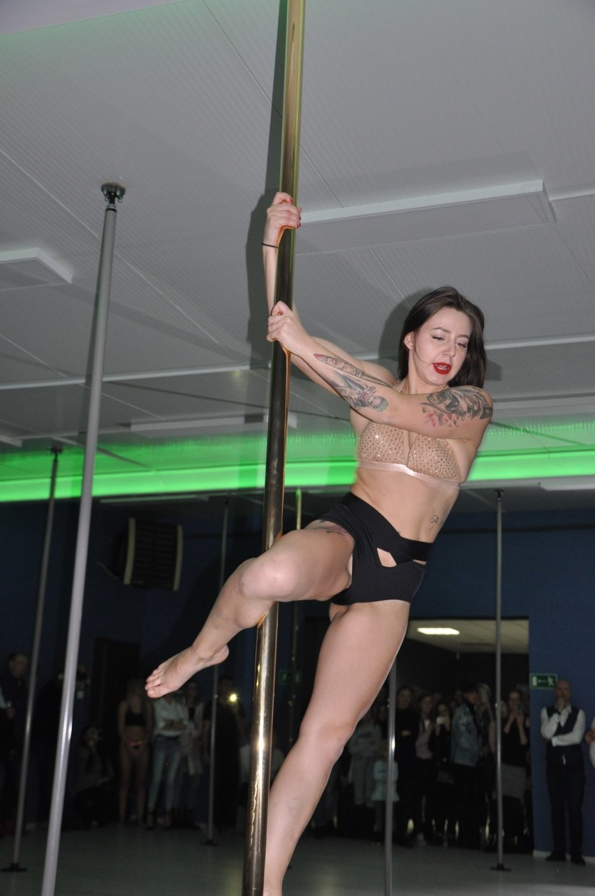 Wstęga przecięta! Największe i najnowocześniejsze studio pole dance w kraju oficjalnie otwarte. Poprowadzi je ostrowianka Ewelina Wąsalska