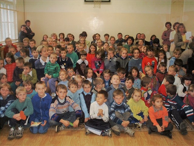 Uroczystości pasowania na ucznia w szkołach podstawowych na terenie miast i gmin świebodzińskich i sulechowskich w 2001 roku