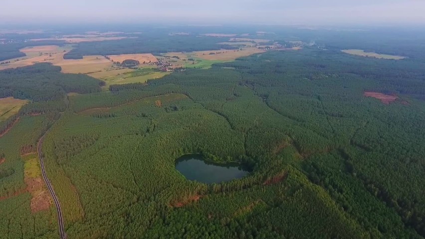 Absolutnie niezwykłe jezioro w kształcie serca leży 30 km od...