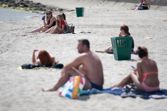 11 06 2017 Gdynia, plaża miejska, letnie niedzielne popołudnie