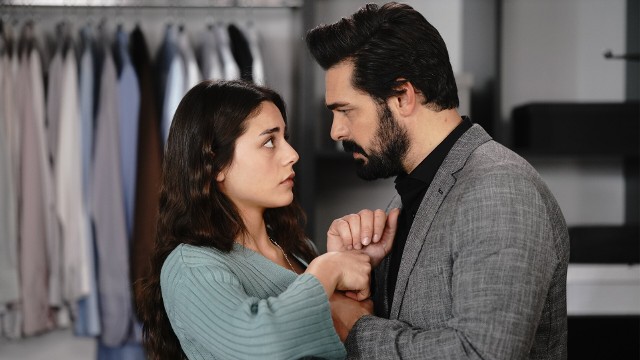 Sensacyjne wieści dotarły do nas z planu tureckiego serialu "Emanet", w którym w rolach głównych występują: Halil İbrahim Ceylan oraz Sıla Türkoğlu. Firma produkująca serial przekazała, że aktorka opuściła serię. Co się stało?