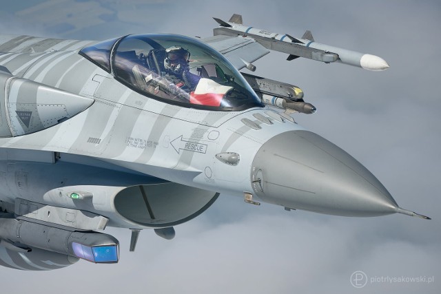 Nad Głogowem często słychać przelatujące F-16. Teraz możecie je też zobaczyć