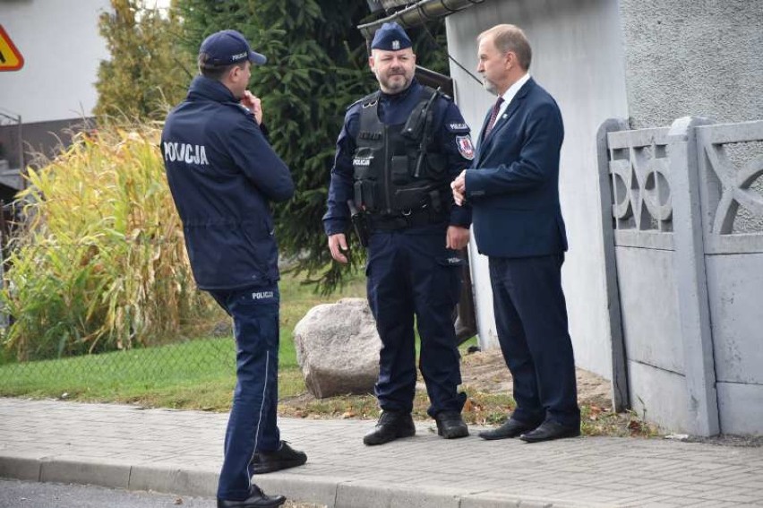 Pod Ostrowem trwa obława na włamywaczy do stacji CPN w Choczu ZDJĘCIA