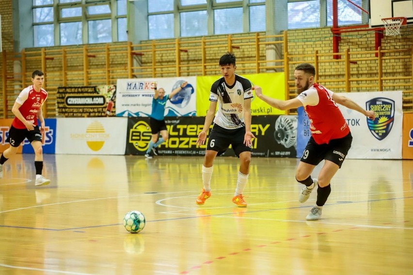 02-04-2022 bialystok futsal moks red devils chojnice fot....