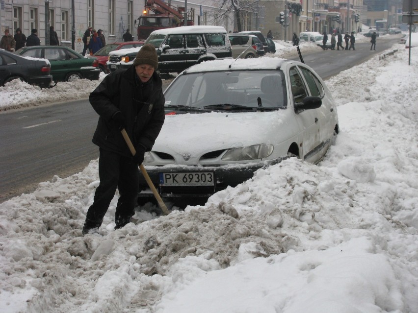 Zima w Kaliszu. Spadł śnieg i można szaleć na sankach! ZDJĘCIA | Kalisz  Nasze Miasto