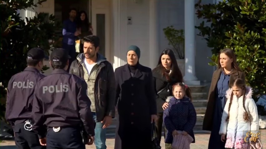 "Elif" odcinek 543. Selim aresztowany! Rodzina Emiroğlu nie może wprowadzić się do nowego domu! [STRESZCZENIE ODCINKA]