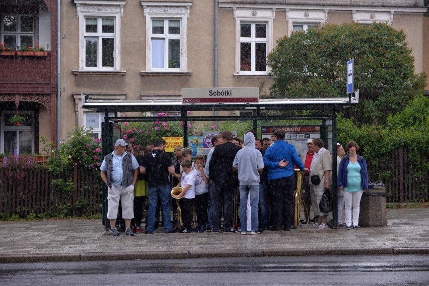 Parada na Jaśkowej Dolinie. Chowali się przed ulewą! [ZDJĘCIA]