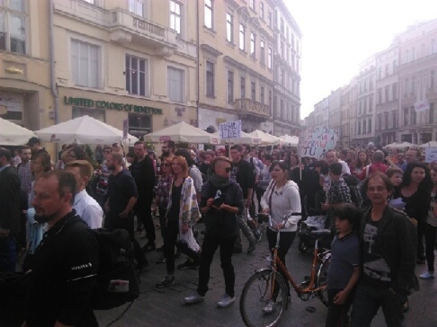 Kraków. Demonstracja poparcia dla uchodźców [WIDEO, ZDJĘCIA]
