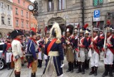 Wielka bitwa w Kłodzku. Setki osób w mundurach przeszły przez miasto. Co to za wydarzenie?