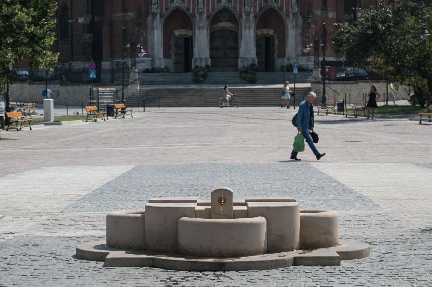 Kraków. Przebudowa Rynku Podgórskiego. Mieszkańcom nie podobają się zmiany [ZDJĘCIA]