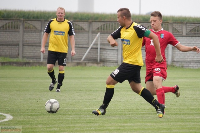 W meczu 1. kolejki 2. grupy 5. ligi kujawsko-pomorskiej Wisła Dobrzyń nad Wisłą pokonała zespół LTP Lubanie 2:1 (0:0). 

Gole: Michał Statkiewicz (50), Patryk Olewiński (60) - Kamil Stefaniak (75). Zobaczcie zdjęcia i wideo z tego spotkania.



