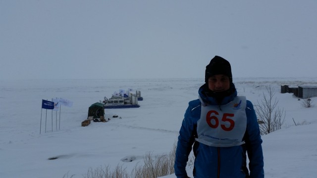 Robert Sadowski przebiegł Baikal Ice Marathon dla niepełnosprawnego chłopca