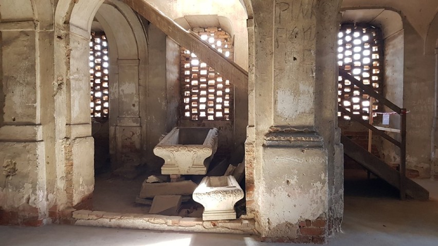 Obejrzyj zdjęcia wnętrza restaurowanej Świątyni Artystów w Goszczu