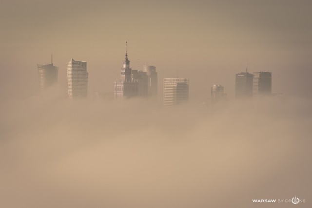 Więcej zdjęć znajdziecie na Facebooku Warsaw by Drone

Zobaczcie też: Warszawa z wysokości. Przyjrzeliśmy się Pałacowi Kultury i... znaleźliśmy pewien szczegół [GALERIA]