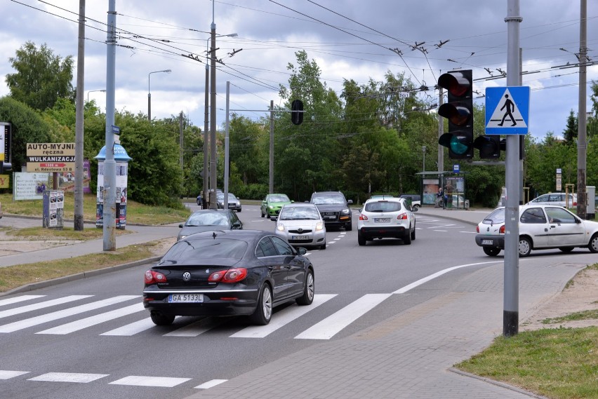 Skrzyżowanie  ulic Nowowiczlińskiej  i Rdestowej w Gdyni....
