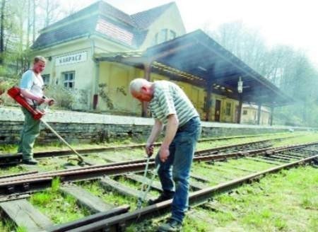 &amp;#8211; Zdobycie drezyn kosztowało nas sporo trudu. Zawieszenie z kołami jest z Jeleniej Góry. Resztę wykonała firma z Gdańska &amp;#8211; mówią Adriana Kostka i Rafał Gersten. &amp;#8211; Konstrukcja pojazdów pochodzi z początku XX wieku.
Fot. Marcin Oliva Soto