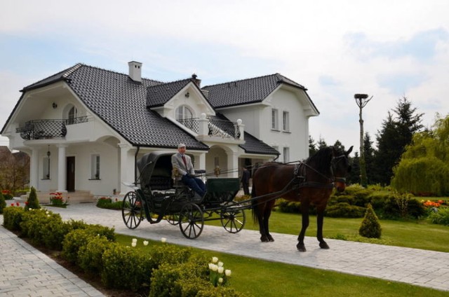 W Zielonym Zaciszu można spędzić wakacje ucząc się rysunku, fotografii, decoupage. Można też nauczyć się robienia świec z wtopionymi w nie roślinami, robić ozdoby z lawendy.