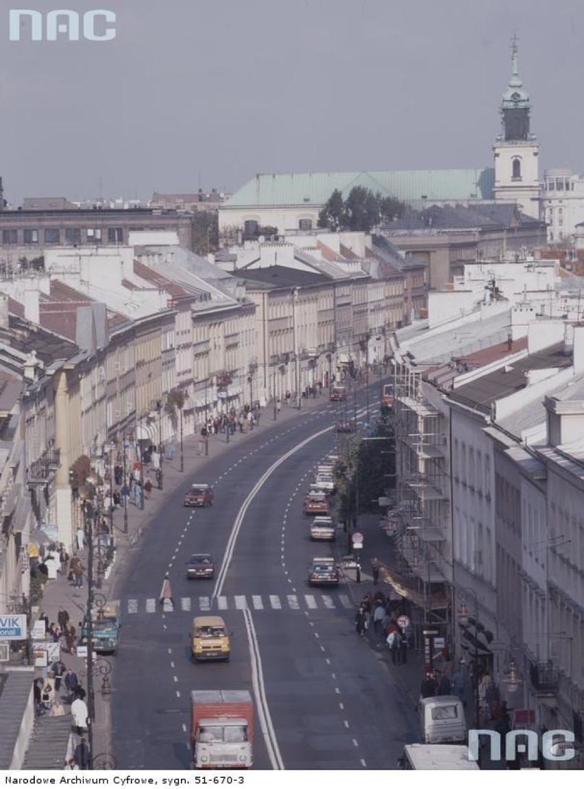 Szalone lata 90. Kolorowe ulice, pierwsze komputery i...