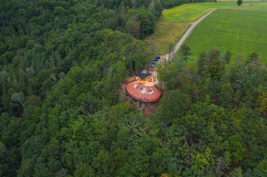 Wkrótce otwarcie nowej atrakcji w Górach Stołowych. Byliśmy tam z dronem i aparatem. Zobaczcie! (ZDJĘCIA)