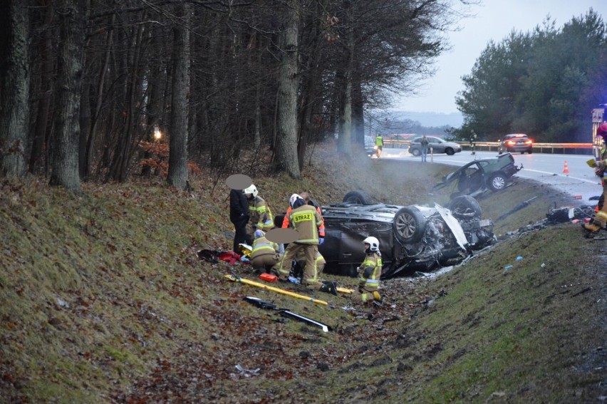 Leśnice. Kolejny tragiczny wypadek samochodowy na DK6. Zginęły dwie osoby, pięć poszkodowanych