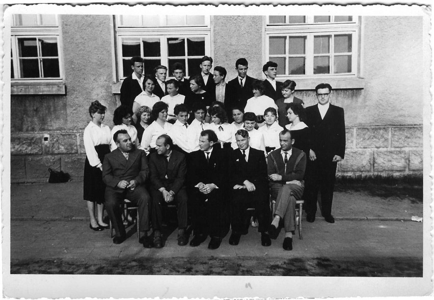Kadra pedagogiczna i uczniowie - początek lat 60.