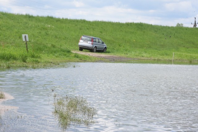 Poziom Odry w niektórych miejscach województwa lubuskiego osiągnęła wysoki lub ostrzegawczy poziom. Nie kursują też przeprawy promowe w Połęcku, Brodach, Pomorsku, Milsku...