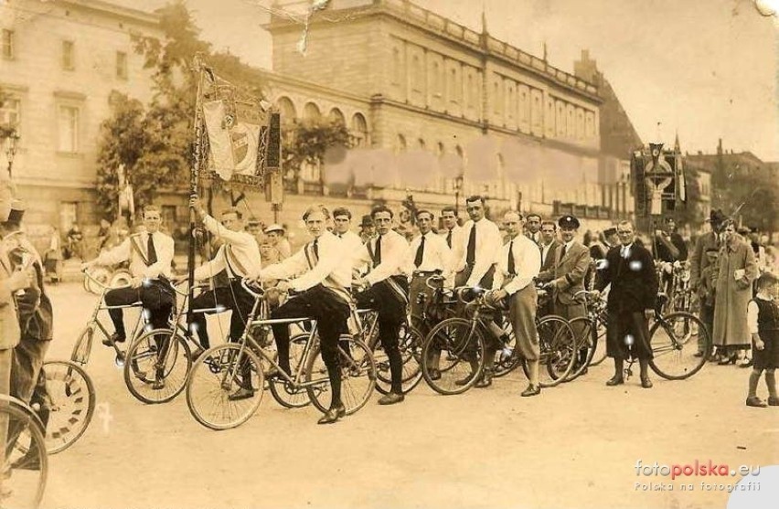Oto rowerzyści z miasta Breslau. Zobacz unikatowe, archiwalne zdjęcia