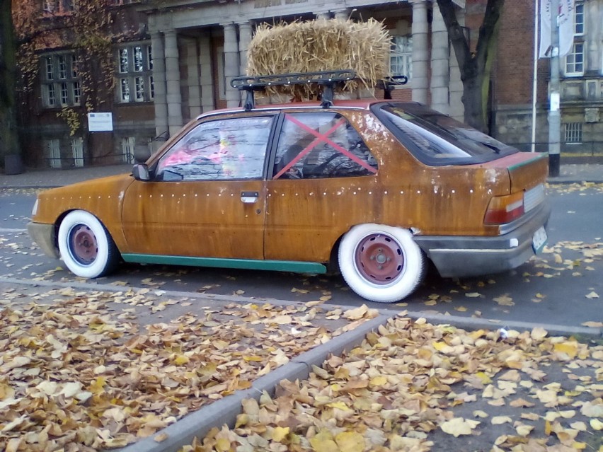 Oryginalne auto jeździ po Szczecinie. Poznajcie Złomka [zdjęcia]