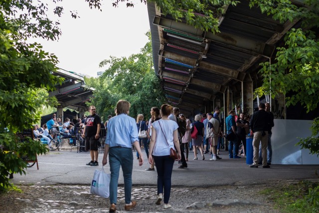 Nocny Market w Warszawie na Dworcu Głównym. Tak wygląda nowe miejsce z jedzeniem i muzyką [FOTO]