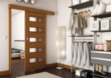 Jak urządzić małą sypialnię? To może być  wygodne i funkcjonalne pomieszczenie. Poznaj sprytne sposoby na aranżację miejsca do wypoczynku
